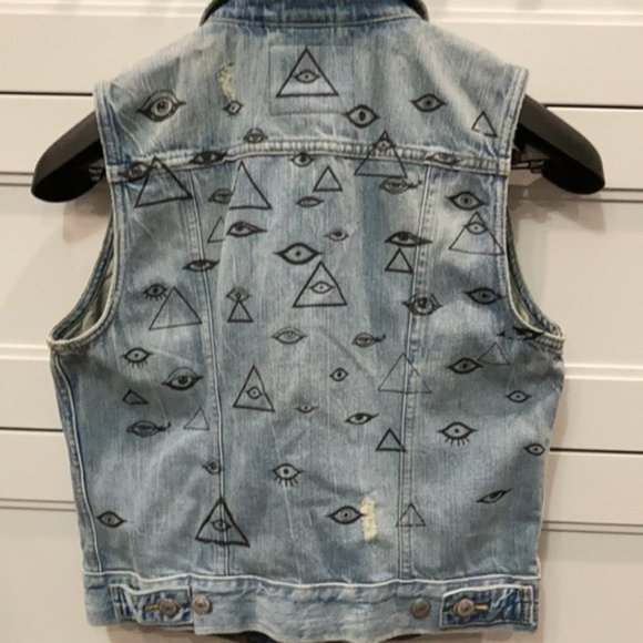 Levi's Distressed Denim Vest With eye graphics on the back - Picture 1 of 9